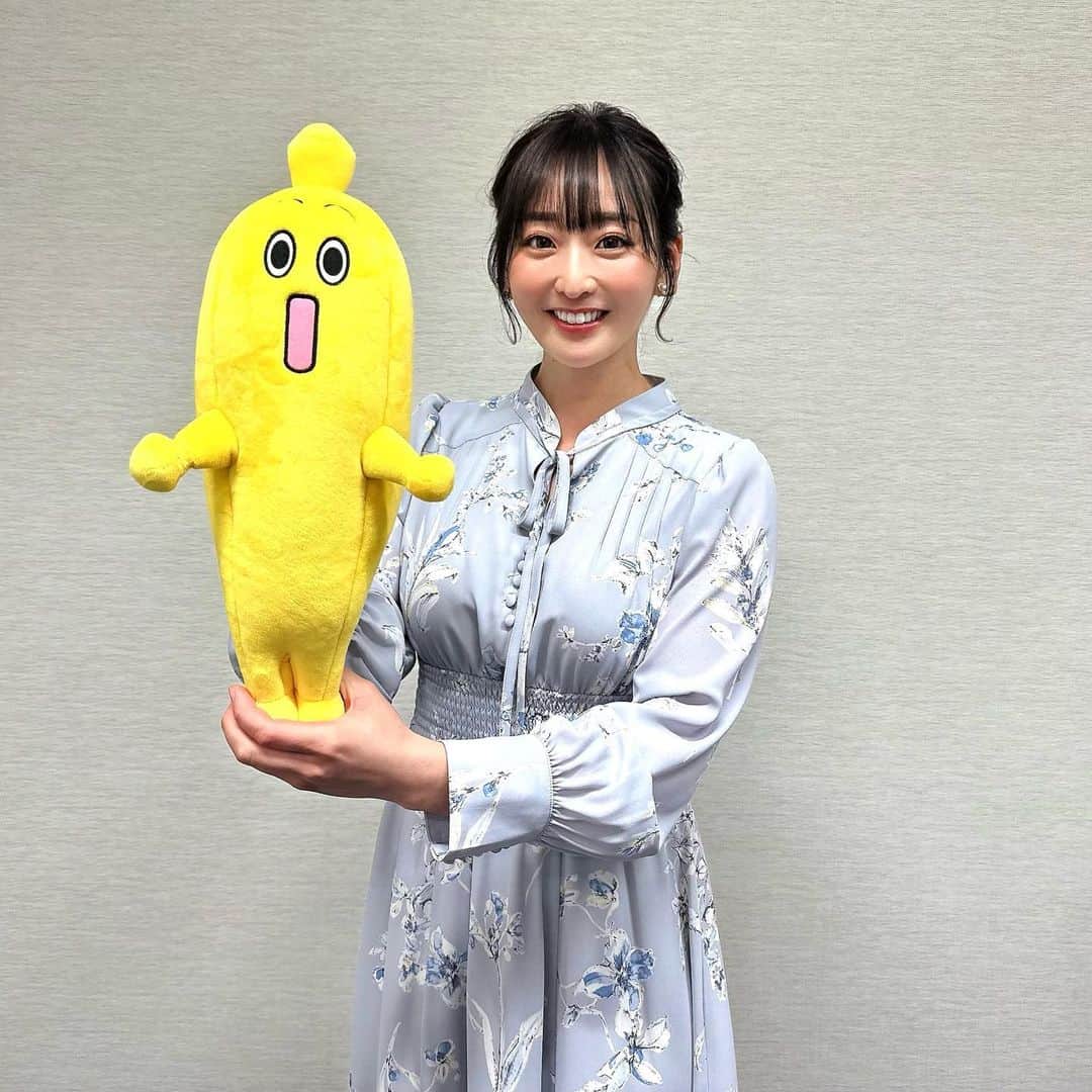 長崎望未のインスタグラム：「.   みんなのスポーツ✨ @minspo_tvtokyo   今日も嬉しいニュース ばっかりでしたね😆🤝✨  なななと2ショット〜🍌😆♥️ふふふ  来週の土日もぜひ チェックしてくだいねっ🥰🙏🏾  生放送時間に流れてない地方の方は BSなどでも放送してるとの情報を ゲットしましたよっ🥺🙏🏾✨  衣装は @noela_official   #みんなのスポーツ #テレビ東京 #テレ東 #noela」
