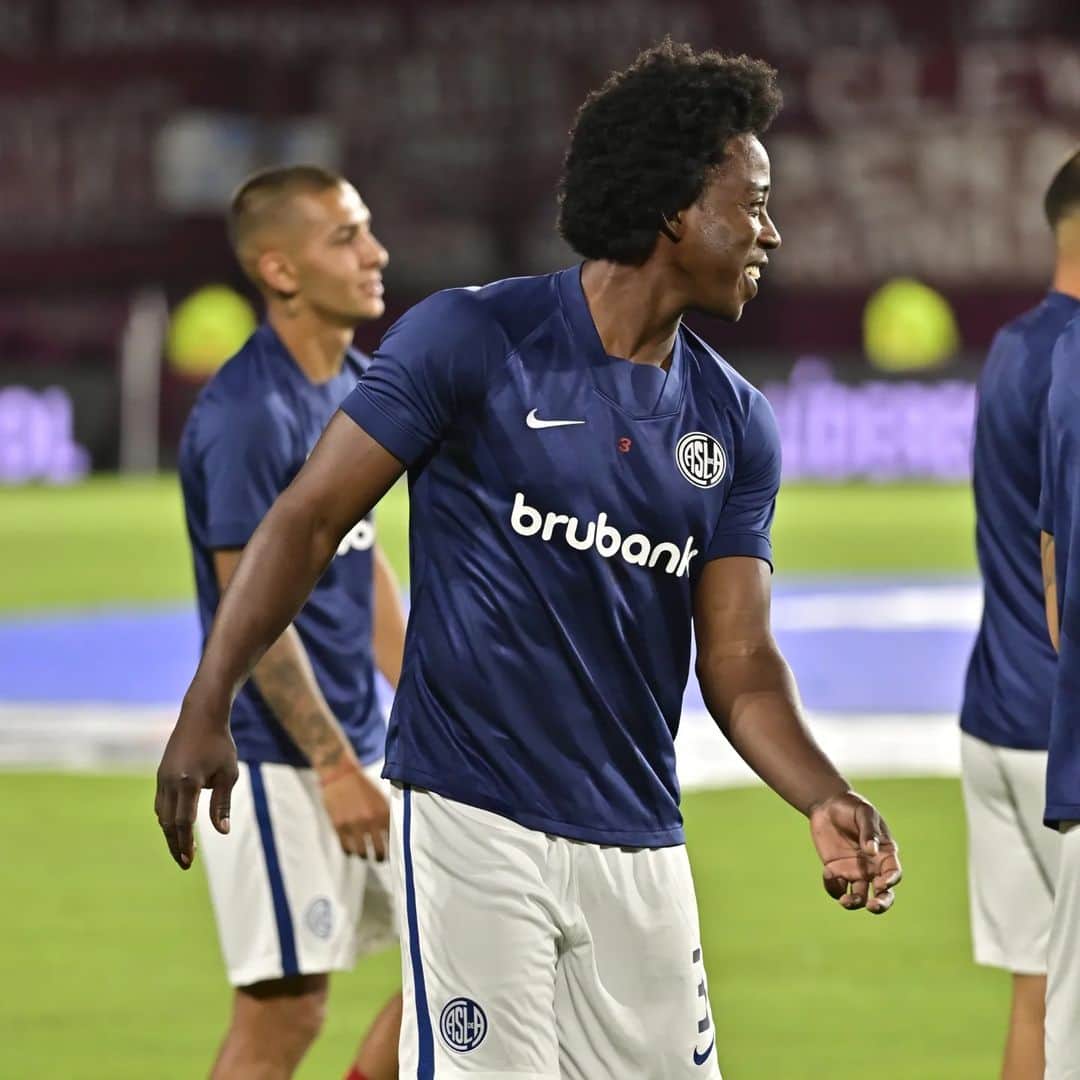 カルロス・サンチェス・モレノのインスタグラム：「Un resultado que desafortunadamente no nos acompaño, aunque luchamos hasta el final.  Muy contento por el #debut 💪🏾🙏🏾. Trabajaremos para mejorar」