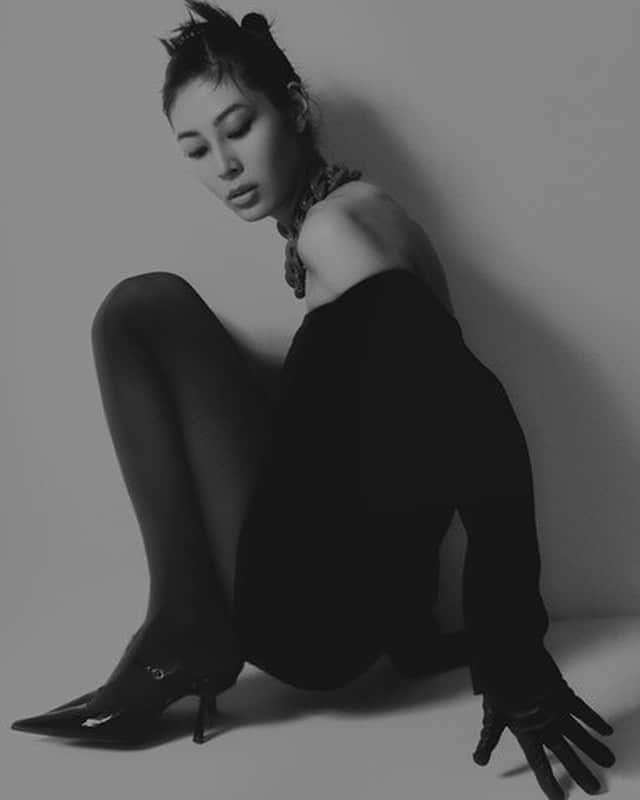 那須ミラノさんのインスタグラム写真 - (那須ミラノInstagram)「schonmagazine♟️  p: Shota Kamei s:  Kaori suzuki h:  Masashi Konno m: Naomi Nishida  #schonmagazine#portrait#fashion#magazine」2月6日 17時00分 - milanonasu