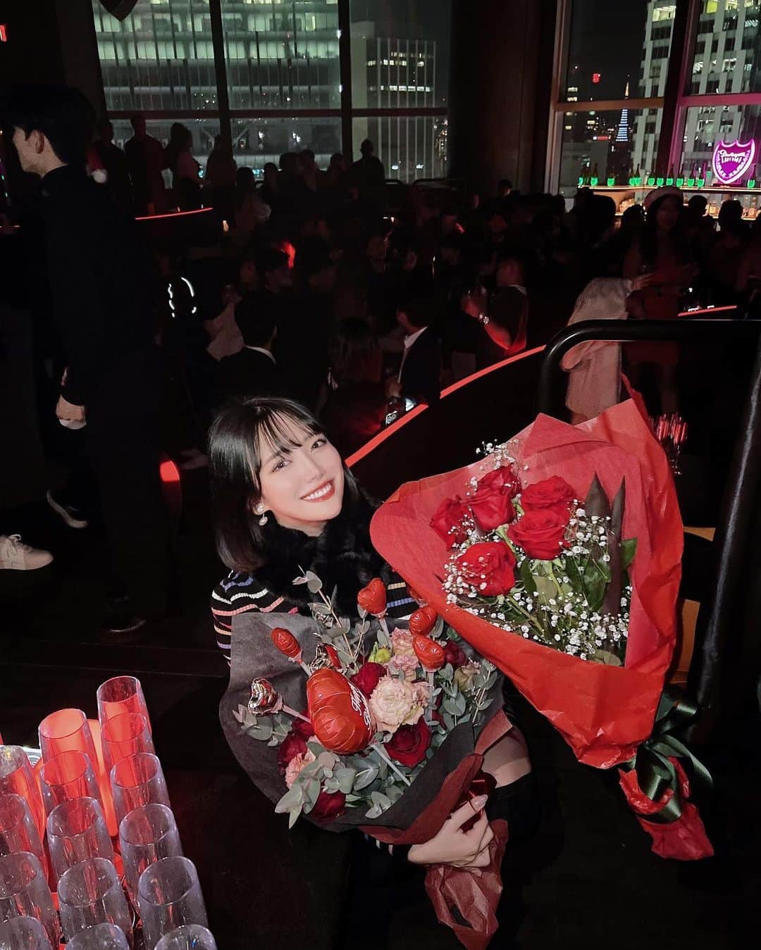 RIKAのインスタグラム：「20人くらい大好きなみんなが集まってお祝いしてくれた誕生日前夜祭🎂💝🌈🍾 #20221222」