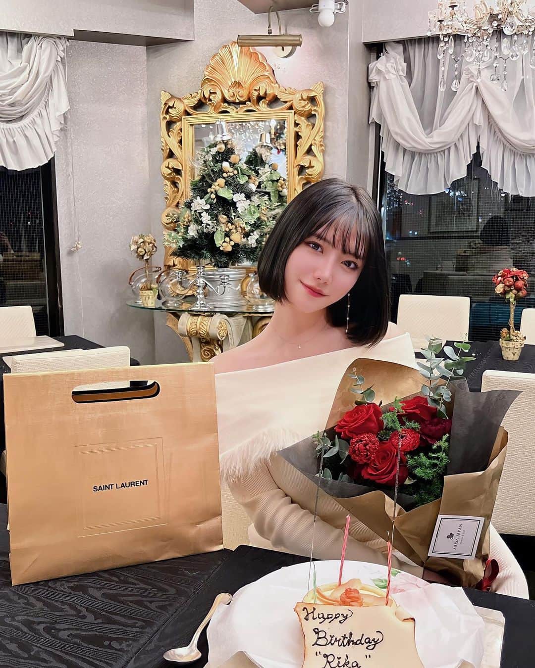 RIKAのインスタグラム：「Happy Birthday to...me!✨🎼🎄 💎🐱素敵な夜でした🌉 #20221224」