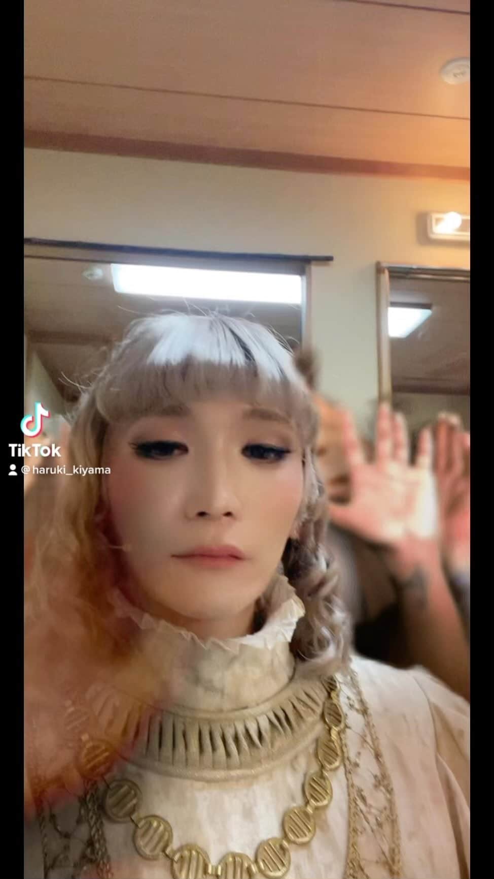 丘山晴己のインスタグラム：「大千穐楽迎えた楽屋で🤣✨❤️ 夜中の3時に投稿ごめんなさい🙏 あーたのち」