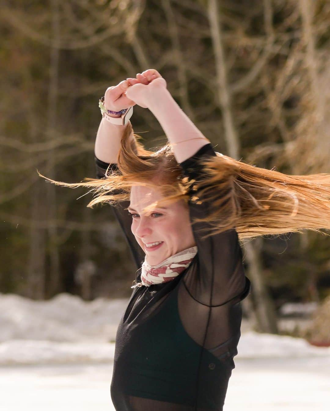 ナターシャ・ピュリッチさんのインスタグラム写真 - (ナターシャ・ピュリッチInstagram)「A couple photos from a lovely group of tourists who recongnized me while I was skating out in Canmore a few weeks ago.💜     #rockies #travelalberta #figureskating #auraboots #johnwilsonblades」2月6日 4時28分 - tashapurich