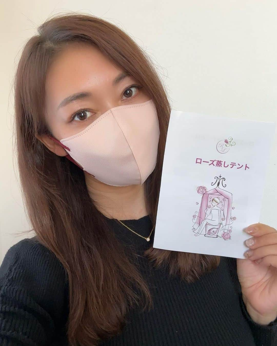 小早川怜子さんのインスタグラム写真 - (小早川怜子Instagram)「知り合いが東銀座でローズ蒸し店をopenしたので早速お邪魔してきました🥰  初めてのローズ蒸し🌹膣からの吸収が一番吸収されるんですって🥰  →→→最後にローズ蒸し後の私、汗だく😆だけどサラッサラの汗😳  膣からローズを吸収🤗  女性ホルモンアップ、自律神経を正常に💓他にも色々いい事ずくめ😍  女性の皆様、膣ケアしましょ🥰  #ローズ蒸しテント  #東銀座 #膣ケア」2月6日 7時51分 - reiko.kobayakawa