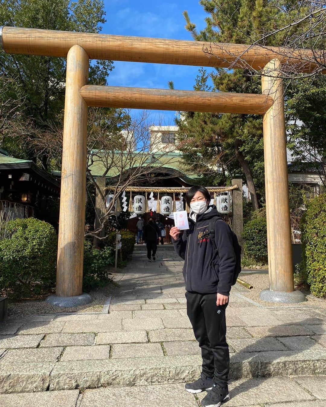 渥美万奈のインスタグラム：「2月のあつみね活動のスタートは大阪府🥎 今回はソフトボール教室は少なめ メインは講演会📣  渥美はおしゃべり苦手ですので 相方のみねちゃんがメインでお話し 途中の自己体験を渥美がお話しするという やり方でやらせていただきました😊  小学生6年生向け 指導者向けと2パターンしました✌️  1時間という短い時間ですが、 聞いてくれてる方が時間が経つ事に 頷いてくれるようになっていくのが 目に見て分かるから面白い🥺  皆さん、充実した時間をあつみねと 過ごしませんか？  お問い合わせは あつみねふぁ〜む　 　　https://tsuku2.jp/atsumine222 あつみんち　 　　http://tsuku2.jp/atsumine-222- もしくはDMからお問合せください。  大阪行ってホテルの近くにあった 堀越神社へお参りしてきました😆 御朱印集めも順調です！笑  本日はHPメルマガ配信します。 気になる方は〜あつみんち〜のメルマガ登録してね🤭  @mine.yukiyo  @am.manager222   #あつみね活動 #あつみね #ソフトボール #女子ソフトボール #男子ソフトボール #オリンピア #セカンドキャリア #ソフトボール普及活動 #講演会 #ツクツク #あつみねふぁ〜む #あつみんち #あつみねわくわくプロジェクト #みんなで街づくり #ポイントで繋がろう #ソフトボールを盛り上げよう」