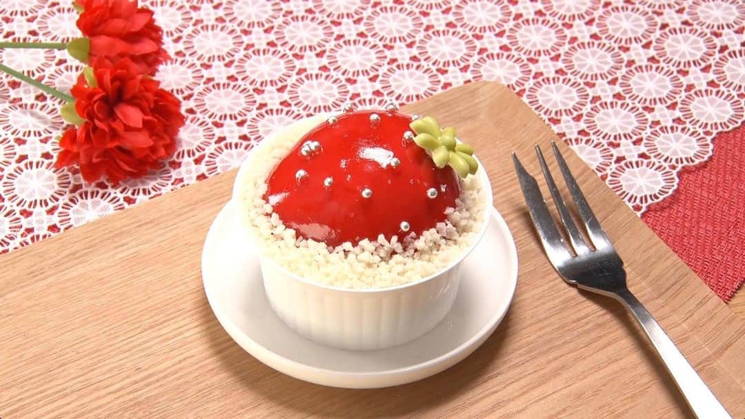 所JAPAN（公式）さんのインスタグラム写真 - (所JAPAN（公式）Instagram)「明日7日(火)夜9時 所JAPAN 🍰スイーツSP フジテレビ系全国ネット  ／ 王者 シャトレーゼ🍮 vsローカル路線駅近スイーツ🍨 ＼   リーズナブルで🧁美味しい 愛される秘密を徹底調査🔎 ＆夢の巨大スイーツ工場に㊙️潜入  U字工事がガチ調査 ローカル路線🚃 駅近スイーツ食べ尽くし🍩  #シャトレーゼ  #chateraise  #スイーツ好きな人と繋がりたい  #工場見学  #ココリコ田中 #U字工事 #ひたちなか海浜鉄道  #駅近グルメ  #干し芋  #所japan」2月6日 9時20分 - tokoro_japan8