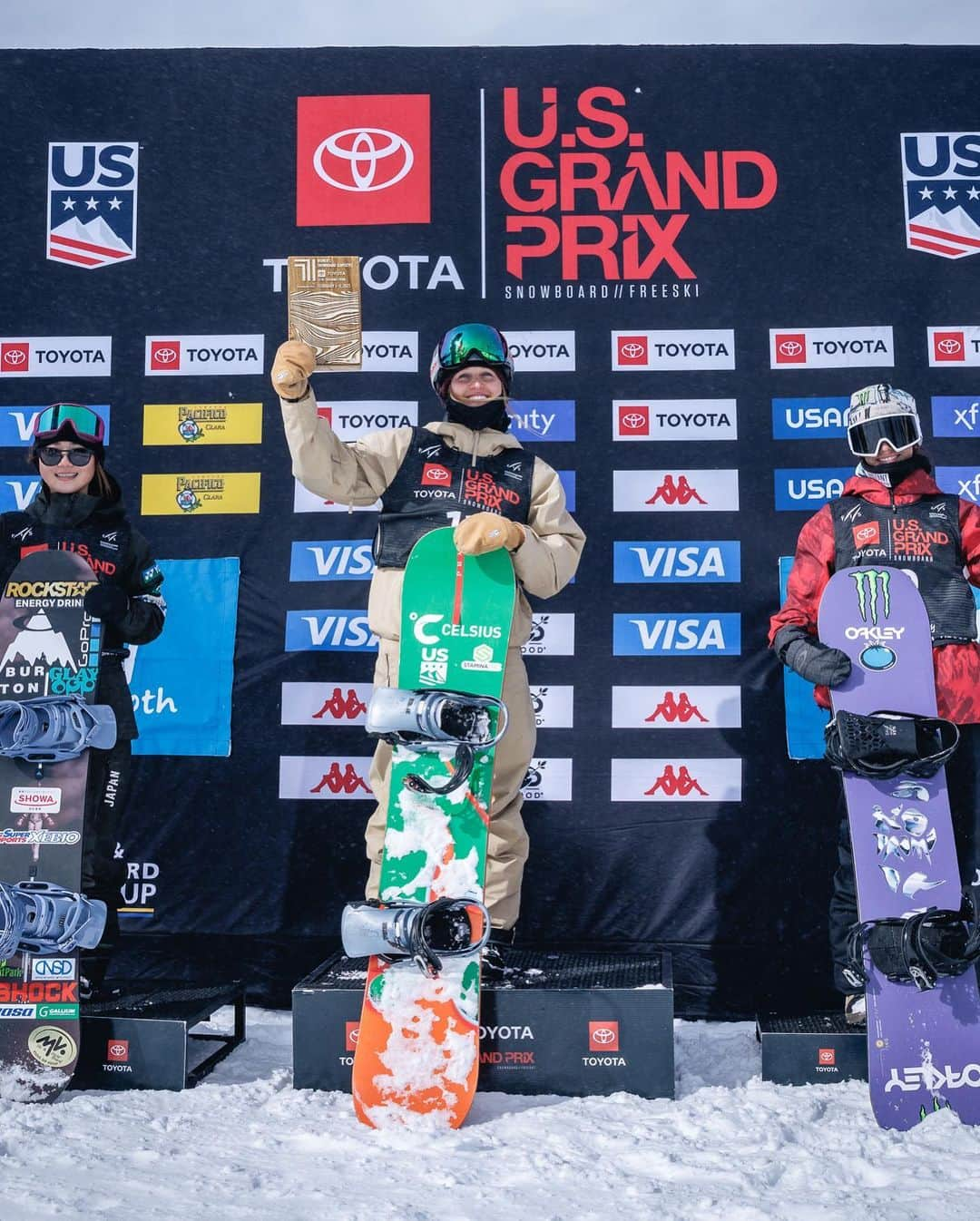 岩渕麗楽のインスタグラム：「We couldn’t ride the final at Mammoth. But, I’m stoked to get on the podium in slopestyle!! Congrats @_juliamarino 🥇　@annika.overtomorrow 🥉  Photo by @lee_ponzio」