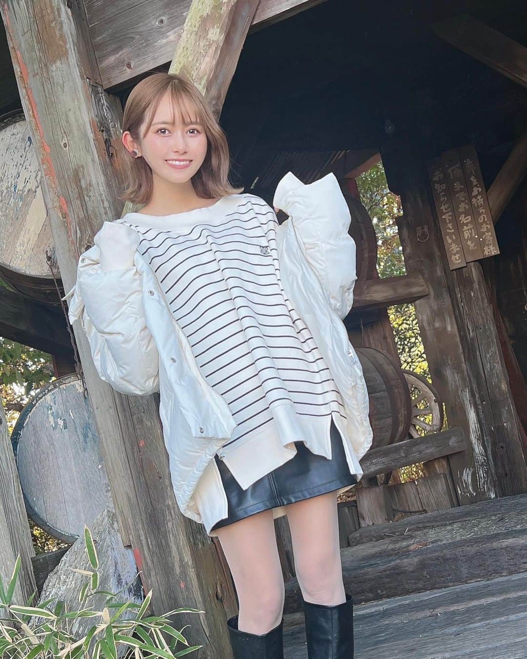 後藤佑紀のインスタグラム：「この日のコーデは  🧥chico 中綿2wayミドル丈ダウンコート 👚chico 胸刺繍ダンボールオフショルチュニック  ZOZOTOWNでずっと欲しかった白のダウンコートとそれに合わさてチュニックも買ったよ✨ チュニックはオフショルになっててとってもかわちい🥹🫶  注文して3日後には届きました🚚衣装とか探しに行く時に荷物がめちゃくちゃ多くなってしまうのでZOZOTOWNでよく頼んでるよ😌🫶  初回は2,000円引きが適用される時期があるのでチェックしてみてね👌  @zozotown_girlに色々コーデ載っているので見てみて👀  @zozotown_girl #ZOZOTOWN #ZOZOTOWN購入品 #ZOZO活 #PR #chico #ダウンコート #チュニック #デート服 #撮影 #作品撮り #ポートレート #좋아요환영 #팔로미 #아웃핏 #패션 #逆光 #レースクイーン #时尚 #搭配 #模型 #ショートヘア #ショートカット #ボブ #ショートボブ #レースクイーン」