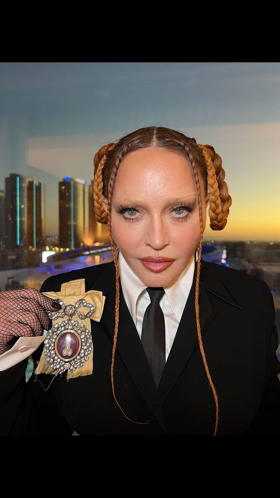 マドンナのインスタグラム：「And the Winner is……………….」