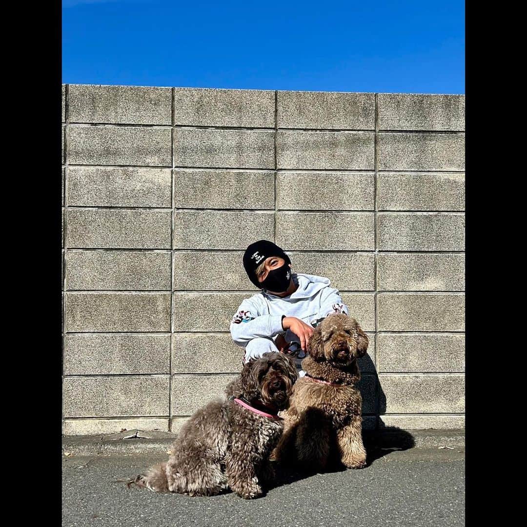 木村拓哉さんのインスタグラム写真 - (木村拓哉Instagram)「⁡ ⁡ ⁡ 「暖か❕ ロンＴにパーカーで丁度良い感じですね。 そんな中7500歩❕ とっても良い子に歩いてくれましたぁ〜❕」 ⁡ PEACE‼︎ ⁡ STAYSAFE! ⁡ 拓哉 #木村拓哉 #TakuyaKimura」2月6日 12時57分 - takuya.kimura_tak