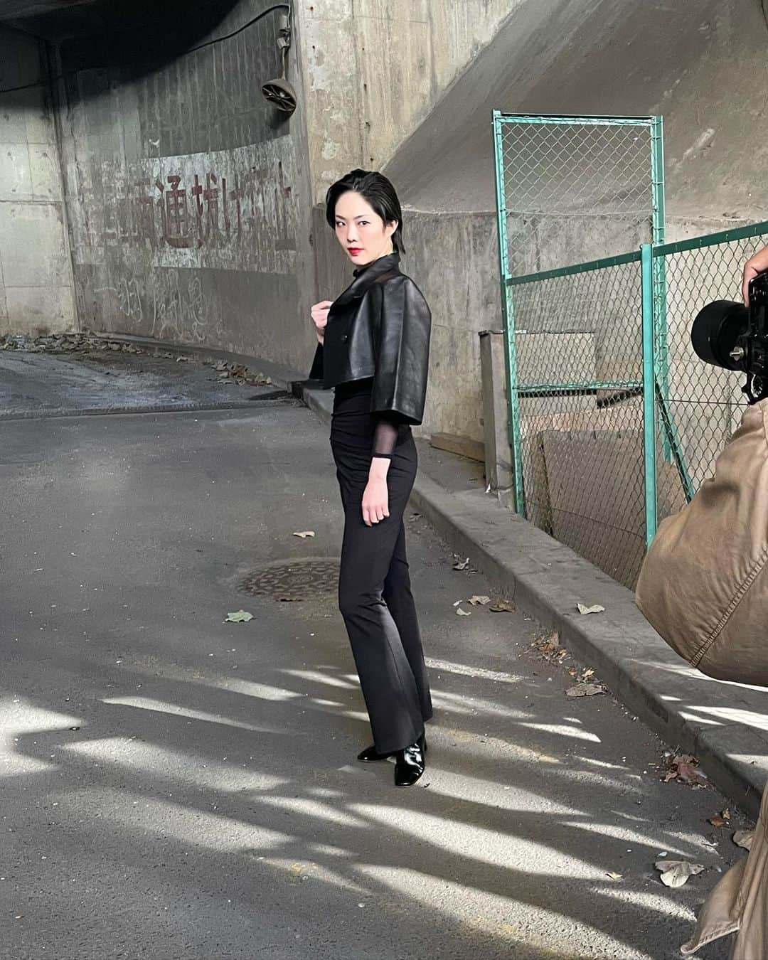 留依蒔世のインスタグラム：「【ファンクラブご案内】 先日インスタライブでお問い合わせ多かったので フォーム作らせていただきました！ 6月更新時にFC形態は変える予定ですが 今までのFCをそのまま継続し、存続させますので ぜひご入会ください！！ ストーリーズから飛べます！  https://docs.google.com/forms/d/e/1FAIpQLSe_FB50cL6atPxUrX8U6ov6-swnHQenJ82gbILvakwqheG9rg/viewform  写真と動画はVOCEのロケバージョンの撮影風景📸 ご覧ください✨    #Rui′sclub  #留依まきせファンクラブ  #Voce  #撮影風景  #だんしんぐまきせ  #留依ひらがなまきせ」