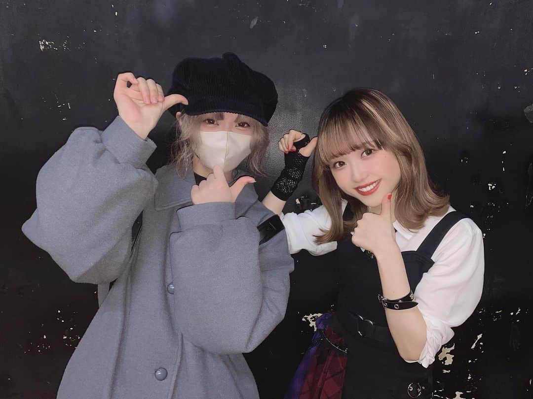 岩城優里のインスタグラム：「2人ともお酒をのめる歳になった🍻 . . ワンマン、MVでRijuが着用している衣装のアレンジを させてもらいました‪‪🪡 . .」