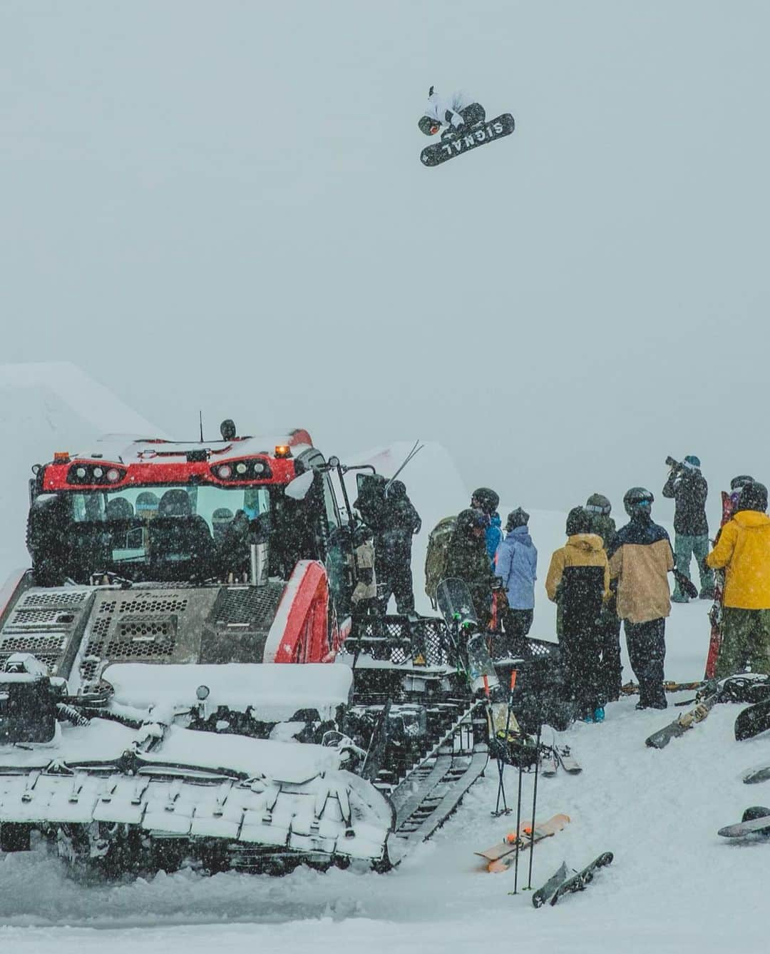 角野友基さんのインスタグラム写真 - (角野友基Instagram)「#kingsandqueensofcorbets Weather window starts today🔥 @jacksonhole 📸 @keeganrice」2月6日 13時53分 - yukikadono