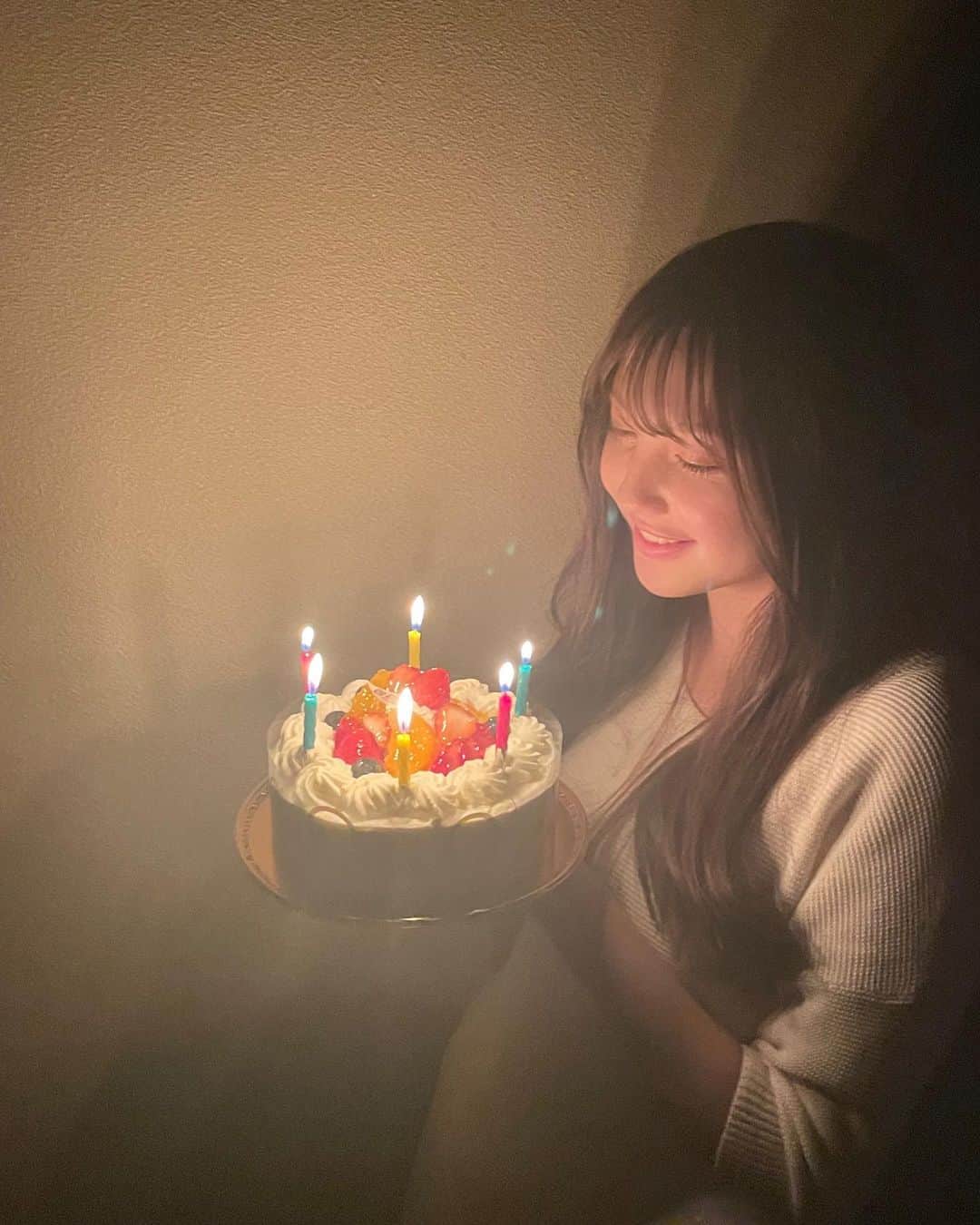 市ノ瀬アオさんのインスタグラム写真 - (市ノ瀬アオInstagram)「16 ⁡ 本日で16歳になりました🤍 皆様いつも本当にありがとうございます＾＾ 素敵な歳にできるように頑張ります❁︎ ⁡ 16歳のアオもよろしくお願いします♡ ⁡ #市ノ瀬アオ#16歳#07」2月7日 0時04分 - ao_ichinose_821