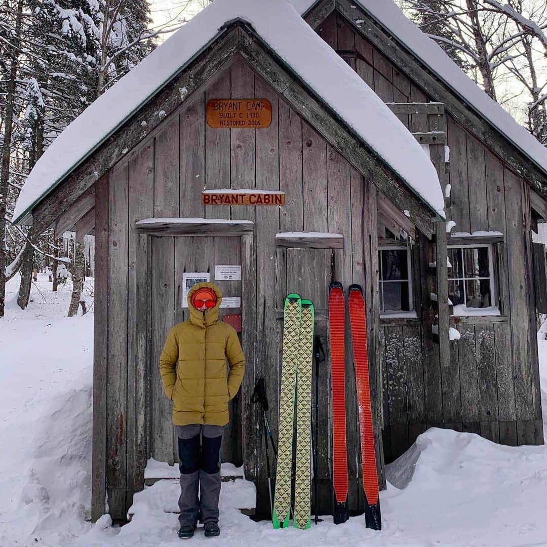 シュウッドさんのインスタグラム写真 - (シュウッドInstagram)「Sunglasses check: how do the CAMP frames hold up in -27°?? Friggin’ fantastic 👌 (your fingers and toes might be a different story)」2月7日 0時07分 - shwoodshop