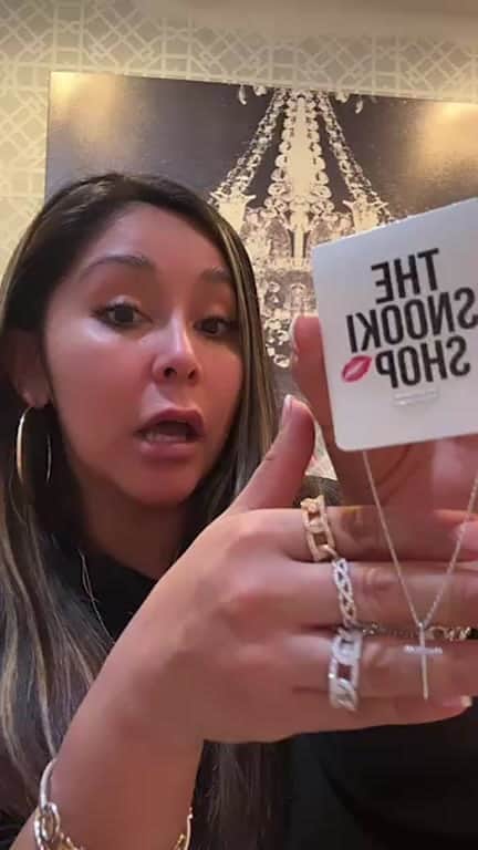 ニコール・ ポリッツィのインスタグラム：「FIRST SNOOKI DROP ✨ I’ll be dropping a new collection every 2 weeks! Enjoyyyyy 🛍 @thesnookishop」