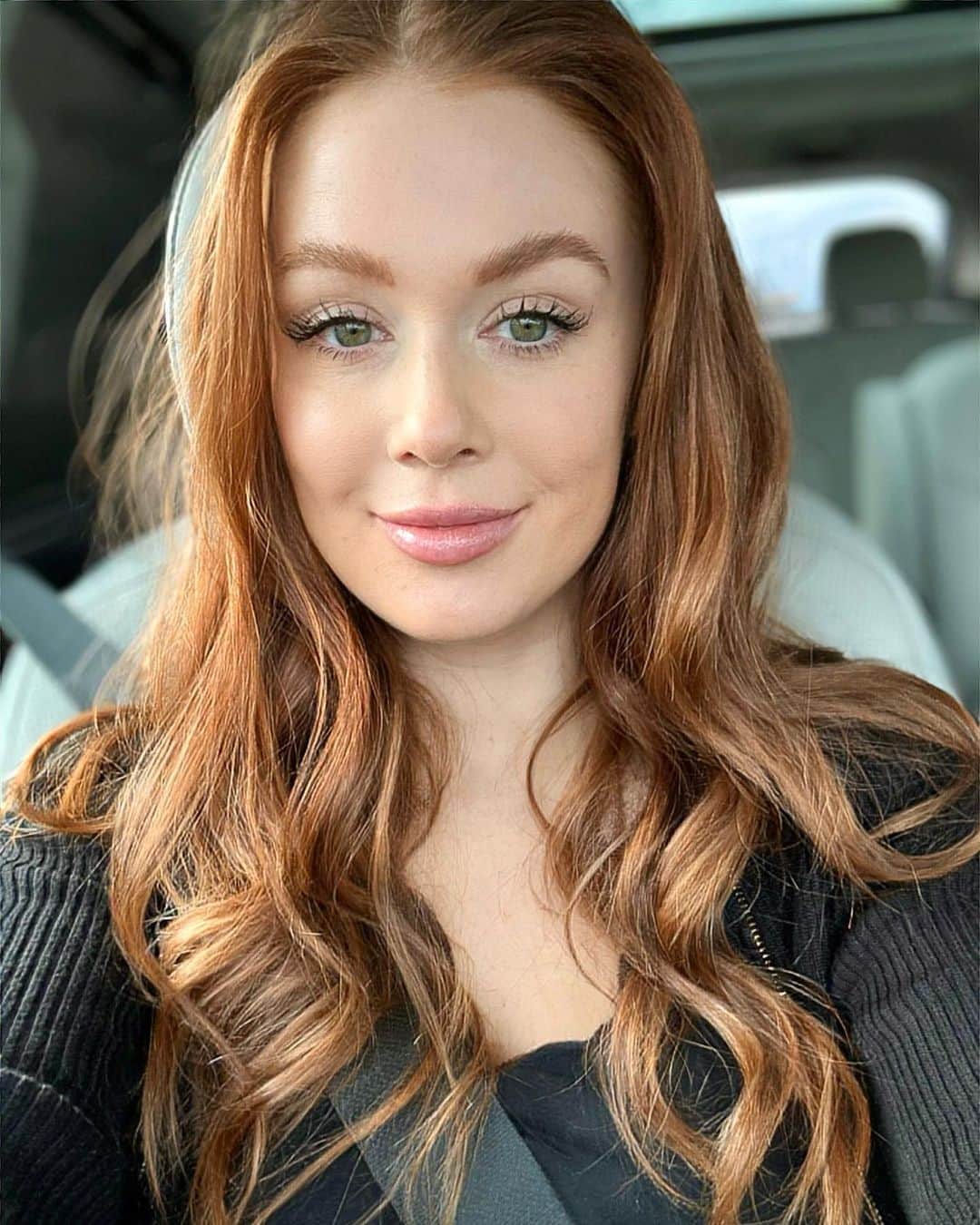 リアンナ・デッカーのインスタグラム：「Howdy instagram 👋」