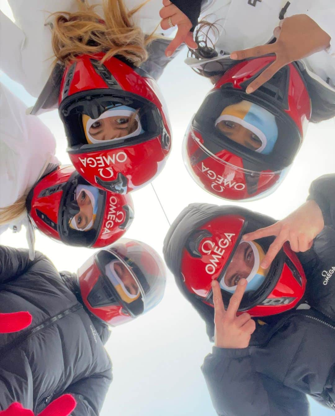 デビー・ライアンさんのインスタグラム写真 - (デビー・ライアンInstagram)「got to watch the Bobsled World Championships in Switzerland with @omega & some fellow actors & watch enthusiasts — they let us race the track afterward. 😏🛷🇨🇭Last slide winner reveal ✨🥂🏆🥇  #OMEGAOfficialTimekeeper  #OMEGAMyChoice」2月7日 1時21分 - debbyryan