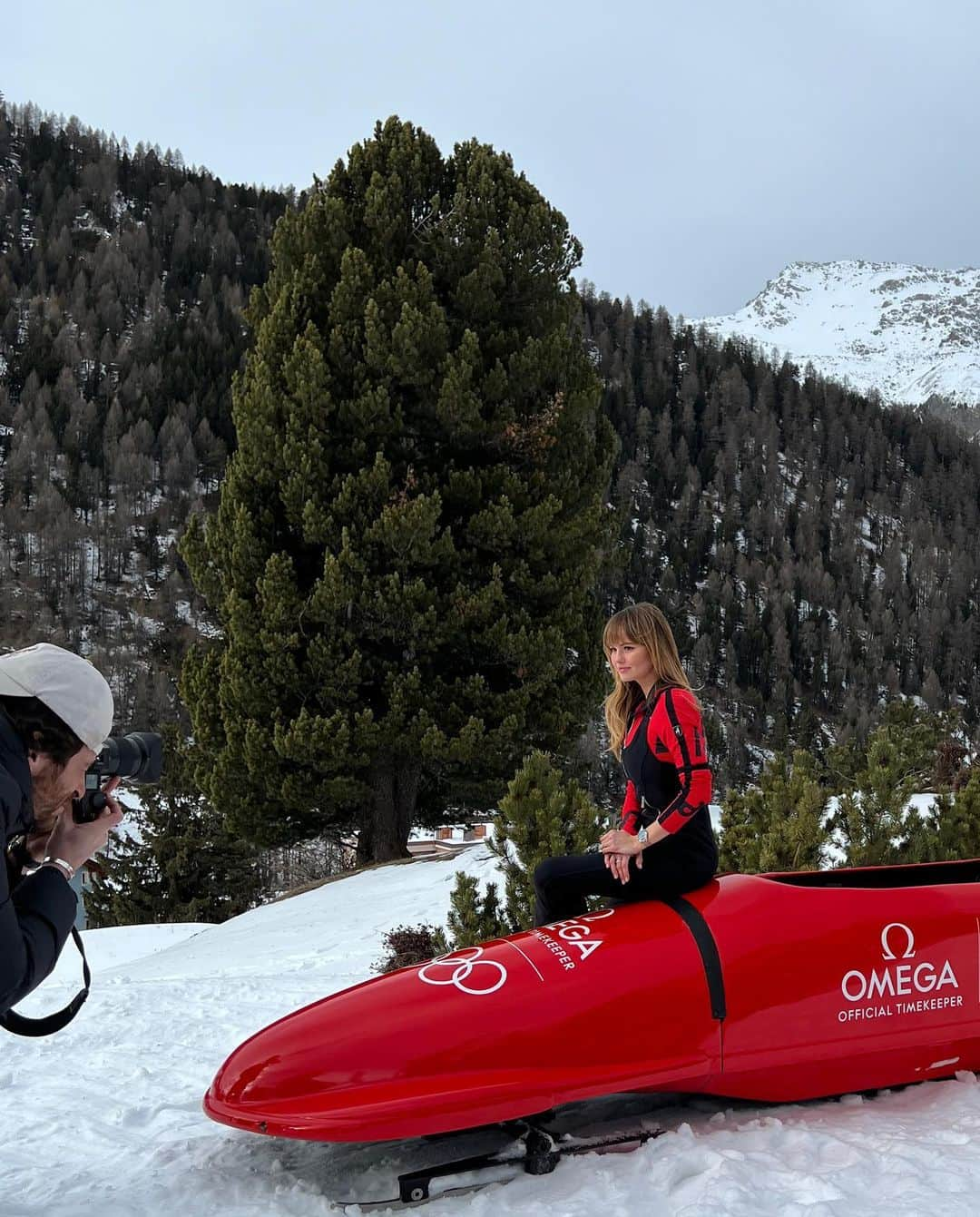 デビー・ライアンのインスタグラム：「got to watch the Bobsled World Championships in Switzerland with @omega & some fellow actors & watch enthusiasts — they let us race the track afterward. 😏🛷🇨🇭Last slide winner reveal ✨🥂🏆🥇  #OMEGAOfficialTimekeeper  #OMEGAMyChoice」