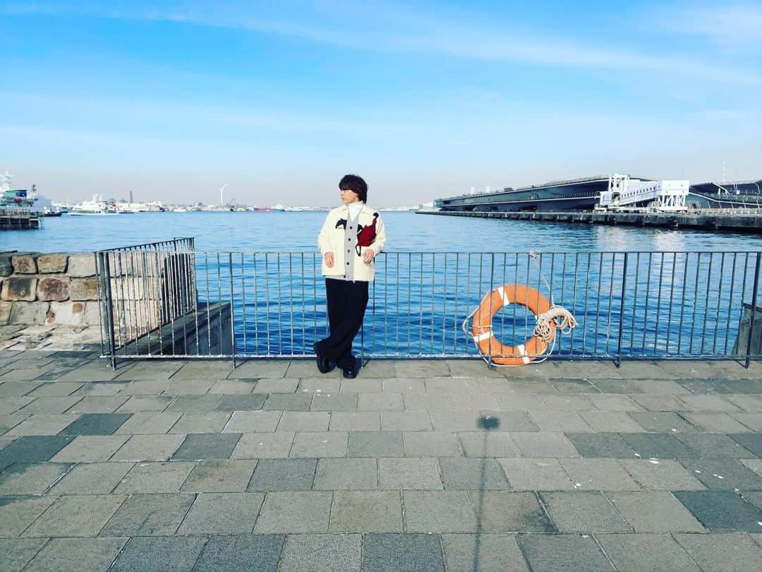 YOMAのインスタグラム：「ぶらり横浜旅♪ #instagram #photo #yokohama #大桟橋 #山下公園 #インスタライブ #斬波 #yoma」
