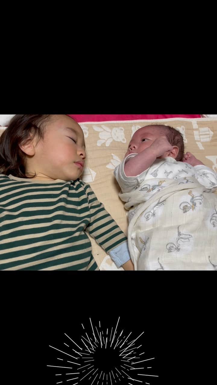 味岡ちえりのインスタグラム：「やられたらやり返す。  #年子兄弟 #弟はたくましい」