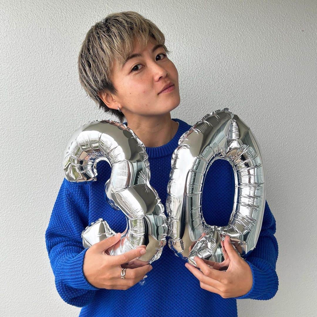 山本摩也のインスタグラム：「. ⁡ 30歳になりました。 ''自分の選んだ道を正解にしていく'' 引き続きこの言葉を合言葉に、心身共に健康に新境地も楽しみます！ ⁡ 同年代のみんなへ まだまだ、むしろこっからよ！🤜🏽🤛🏽 ⁡」