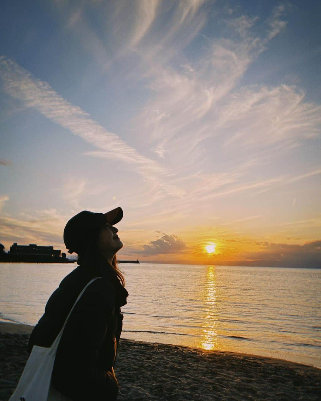 青野楓のインスタグラム：「short trip🌴 冬に嫌気がさして海が見たくなった🫠」