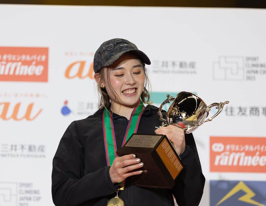 のインスタグラム：「BJC2023 優勝する事ができました🏆🥇❤️‍🔥💕✨ 3年ぶりの優勝、決勝の全完全一撃は素直に嬉しいです！ 不安なまま迎えたBJCでしたがオフシーズントレーニングしてきたことが間違えじゃなかったと自信にもなったし、課題ももちろん見つかって早くまたトレーニングしたくなりました🫣🫶🏻  今年は沢山の声援が響く中での大会が戻って来て嬉しい😭💕 沢山の応援ありがとうございました🙇🏻‍♀️❤️ LJCも頑張ります💪🏻  photo by @jmsca_official /1.3.4.6Miwako Kubota 2.5.7 @tallers_photopress   @denso_official @thenorthfacejp @lasportivajp @newerajapan @tokyopowder @newhale_japan @thestonesession #jazzysport #岩泉ヨーグルト #クライミング #ボルダリング #climbing #bouldering #bjc2023 #ボルダリングジャパンカップ   ⭐️めろちゃん初表彰台、代表入りおめでとう💕 みほうちゃん、らぶ🫰🏻🧜🏻‍♀️❤️」
