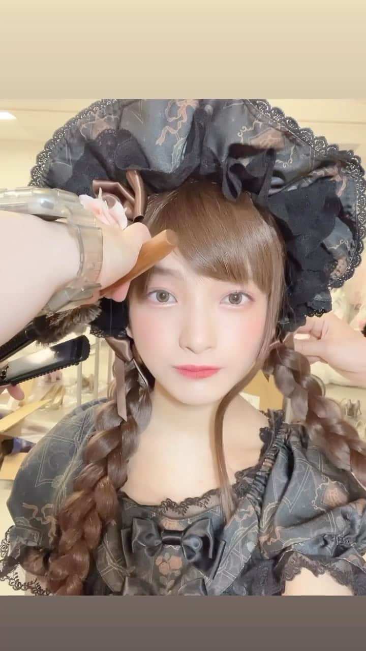 蛭田愛梨のインスタグラム：「💐  ファッションショーの準備中の私  #BABYTHESTARSSHINEBRIGHT #ALICEandthePIRATES #fashionshow  #style  #lolita」
