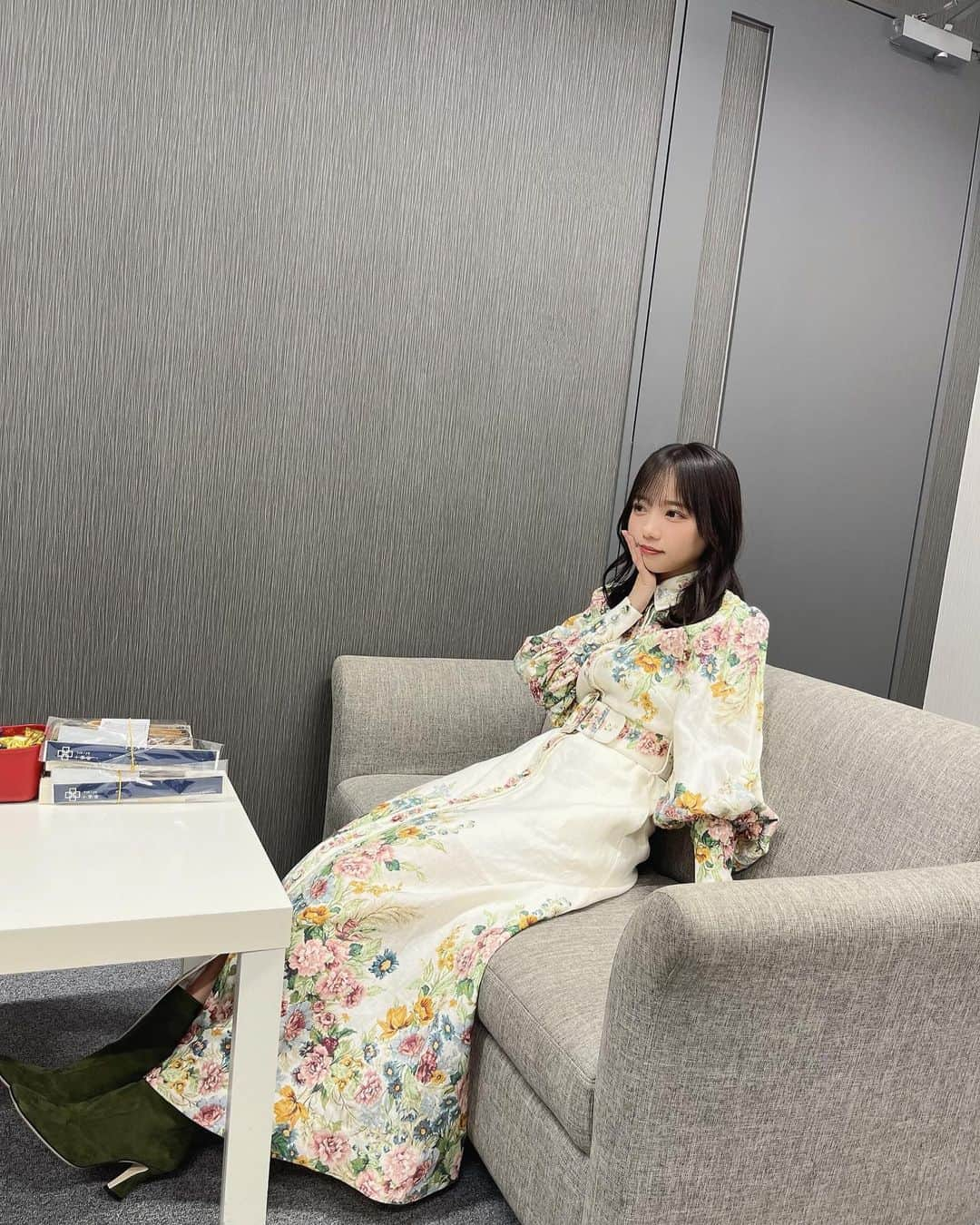 齊藤京子さんのインスタグラム写真 - (齊藤京子Instagram)「収録前の私🍱 dress : @zimmermann  heels : @fendi」2月6日 18時50分 - saitokyoko_official