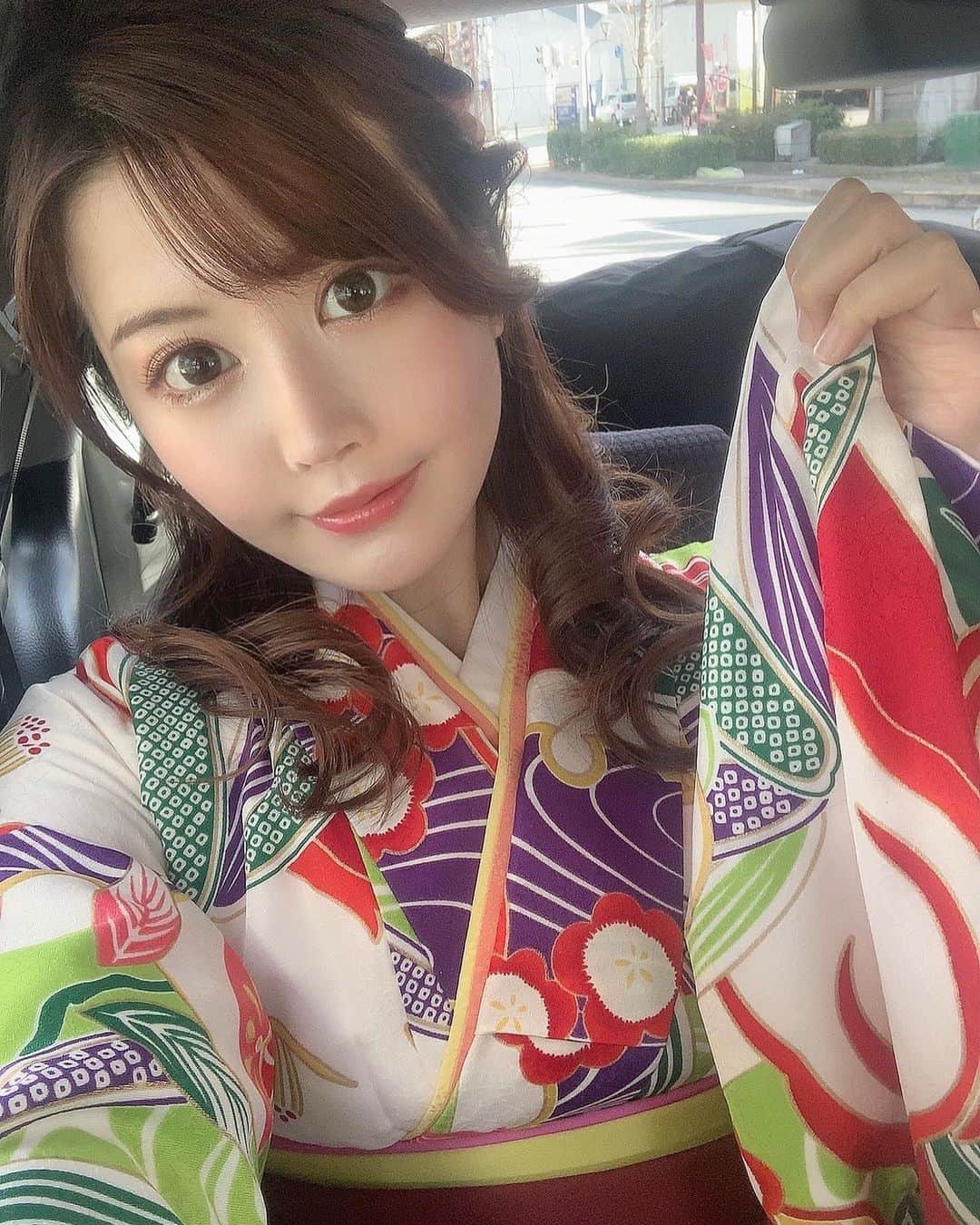 永原芽衣のインスタグラム：「袴👘人生で初めて袴を着ました🌟大満足✨ . . . . . . . . . . . . . . . . . . . . . . . . . . .  #photo #camera  #粉我  #japanese #japanesegirl #swimwear #follow #followme  #フォロワー募集中  #フォロワー増やしたい #レースクイーン #グラビア　 #racequeen #selfie  #팔로우 #셀카 #셀카샷 #셀피 #셀카그램 #얼스타그램 #팔로우환영 #팔로우환영 #팔로  #photography #photoshoot #撮影　#portrait #カメラ　#お尻　#photoshooting  #袴」