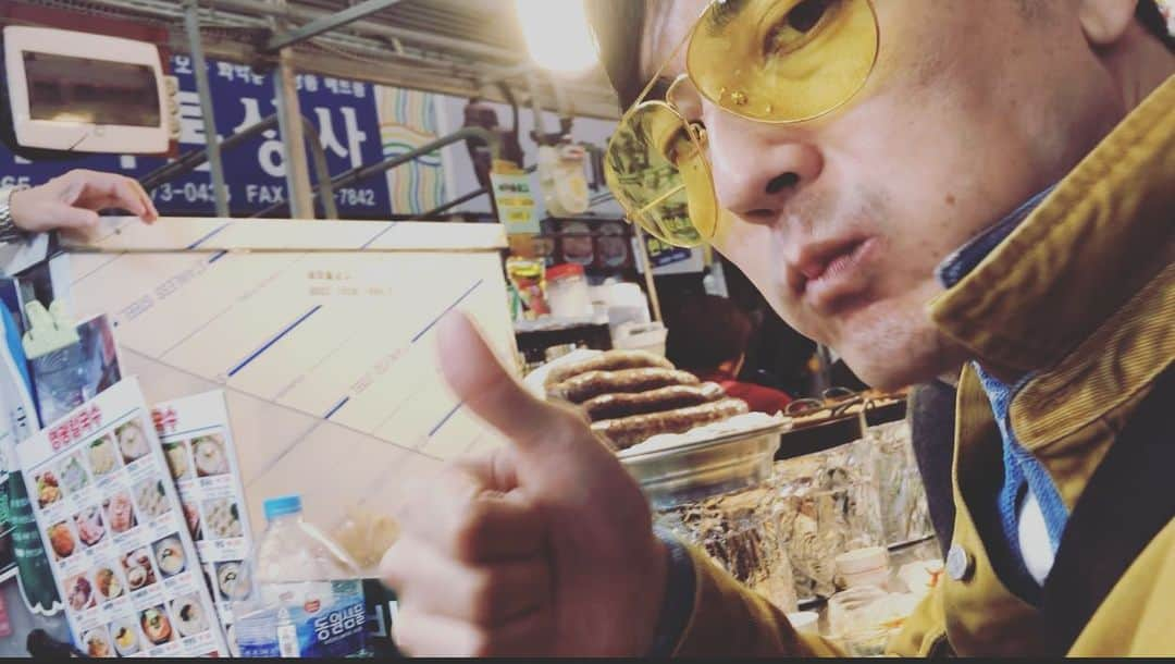 堤太輝さんのインスタグラム写真 - (堤太輝Instagram)「【韓国旅行#4】 どりあんず堤太輝のYouTubeチャンネル『YOBOSEYO LAB』  毎度ご視聴してくださる皆様、ありがとうございます✨  韓国の広蔵市場いかがでしたか😄  何回行っても飽きる事ないTHE韓国市場👏✨  まだご覧になってない皆様、一緒に市場ぶらぶらしましょう🚶  韓国に行きたくて、行きたくて、たまらない皆様や、まだ韓国へ行った事ない皆様、ガチの旅行なので是非とも参考までにどうぞ🇰🇷  そして‼️お知らせです‼️ 第5弾を本日後ほど20時からアップさせて頂きますのでお時間ある時に、ゆる〜くご覧下さいませ✨  どりあんず堤太輝を応援してくださってる心優しい皆様、チャンネル登録、高評価ボタンも是非、よろしくお願い致します🤲  そしてYouTubeチャンネル『YOBOSEYO LAB』応援よろしくお願い致します。  いつか皆様と一緒に僕が添乗員さんとなり、韓国旅行ツアーができますように応援よろしくお願い致します😁✨  #YOBOSEYOLAB #ヨボセヨラボ #韓国 #韓国旅行 #韓国料理 #韓国グルメ  #韓国情報  #広蔵市場 #クァンジャンシジャン #カンジャンシジャン #マンドゥ #韓国餃子 #餃子 #韓国ワッフル #ワッフル　 #キンパ #きんぱ  #麻薬キンパ #韓国キンパ #韓国海苔巻き #海外旅行 #韓国好きな人と仲良くなりたい  #韓国好きな人とつながりたい  #韓国料理好きな人と繋がりたい  #どりあんず堤太輝 #堤太輝 #どりあんず堤のYouTube #YouTubeチャンネル開設しました #お時間ある時にご覧ください」2月6日 19時08分 - 223_taiki