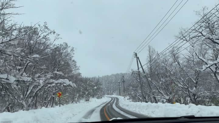 大西遥香のインスタグラム：「.  ☃️☃️☃️  #新潟 #温泉旅行 #五頭温泉郷 #今板温泉 #今板温泉湯本館 #温泉 #雪見風呂 #niigata #hotsprings」