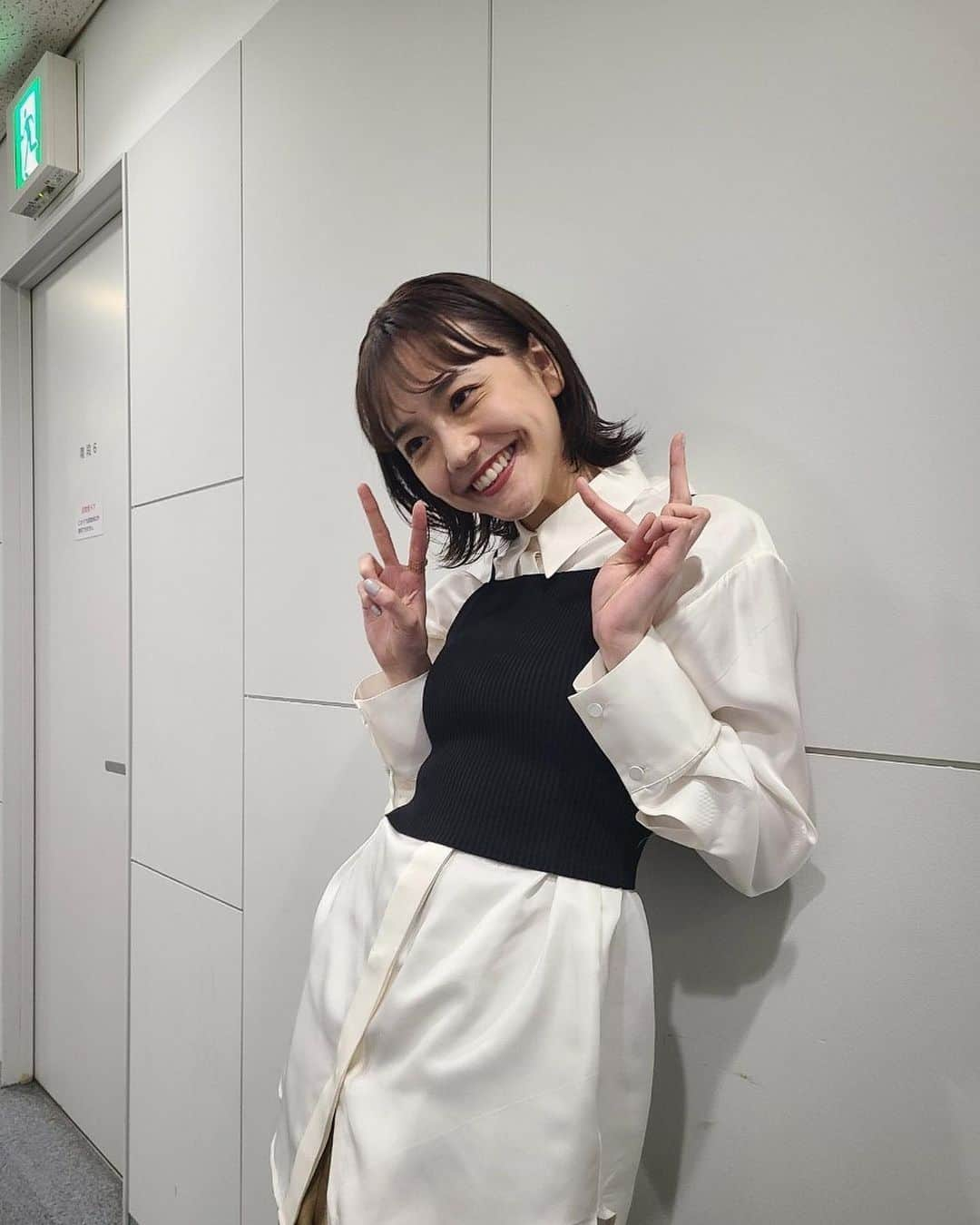 松井愛莉のインスタグラム：「「ブルーバースデー」 鶴房くんと大阪で番宣を！  #2時45分からはスローでイージーなルーティーンで #報道ランナー  出演しました！  沢山取材もして頂いて、 いっぱいお話したのでチェックしてね。  これから東京戻って 「ブルーバースデー直前生配信SP」です！  みんな見てくれるかな？ そしていよいよ1話放送までもうすぐだ！  #ブルーバースデー」