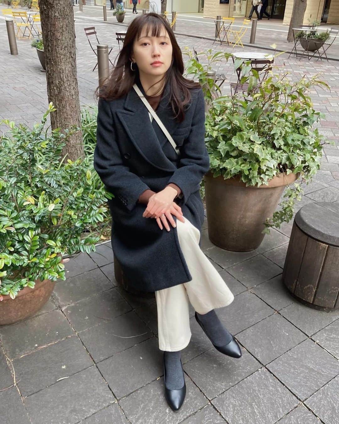 大野いとのインスタグラム：「おでかけ👾 #前髪つくりました ♡  coat @beautifulpeople_officialsite  bag @polene_paris  Merci！polene_paris」