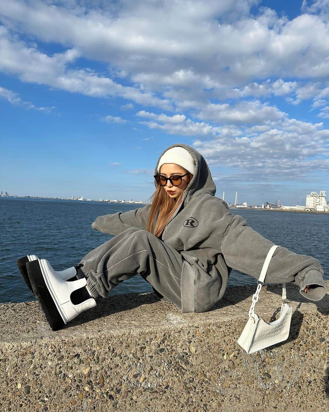 なかむらあんさんのインスタグラム写真 - (なかむらあんInstagram)「ラフでお洒落に着れる洋服だいすき🌞  こないだ販売して即完売してたセットアップが明日、明後日の2日間限定で予約販売してるよ♥️ ・ ・ ・ #低身長コーデ #ストリートコーデ #海」2月6日 19時50分 - popotsun_1127