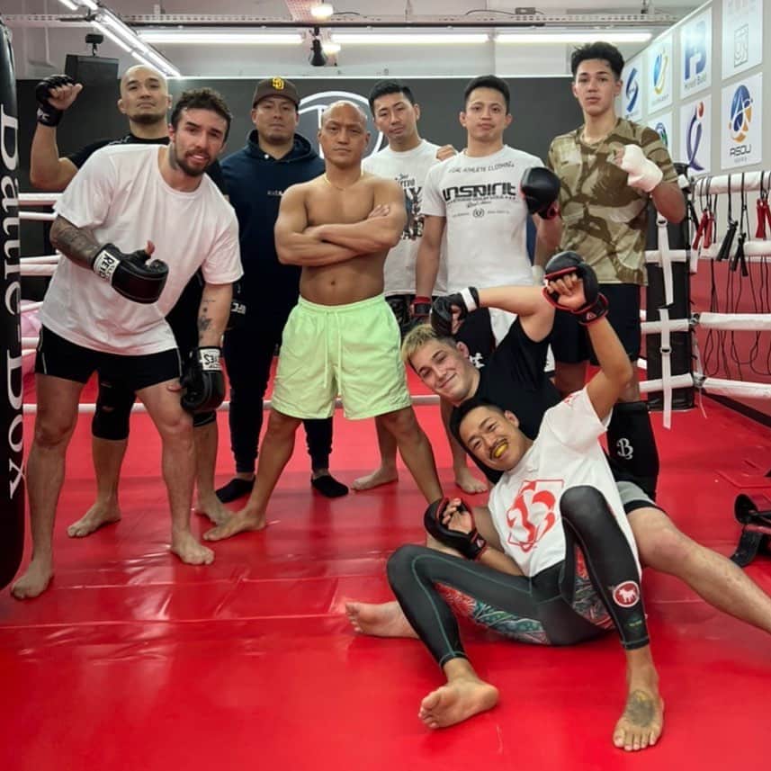 のインスタグラム：「@battle_box.16  TEAM🇯🇵 1人1人が自分の為に勝つ事 それがTEAMの為 2023年みんなでぶちかまそう🔥 #TEAM #mma  #kickboxing #Peace」
