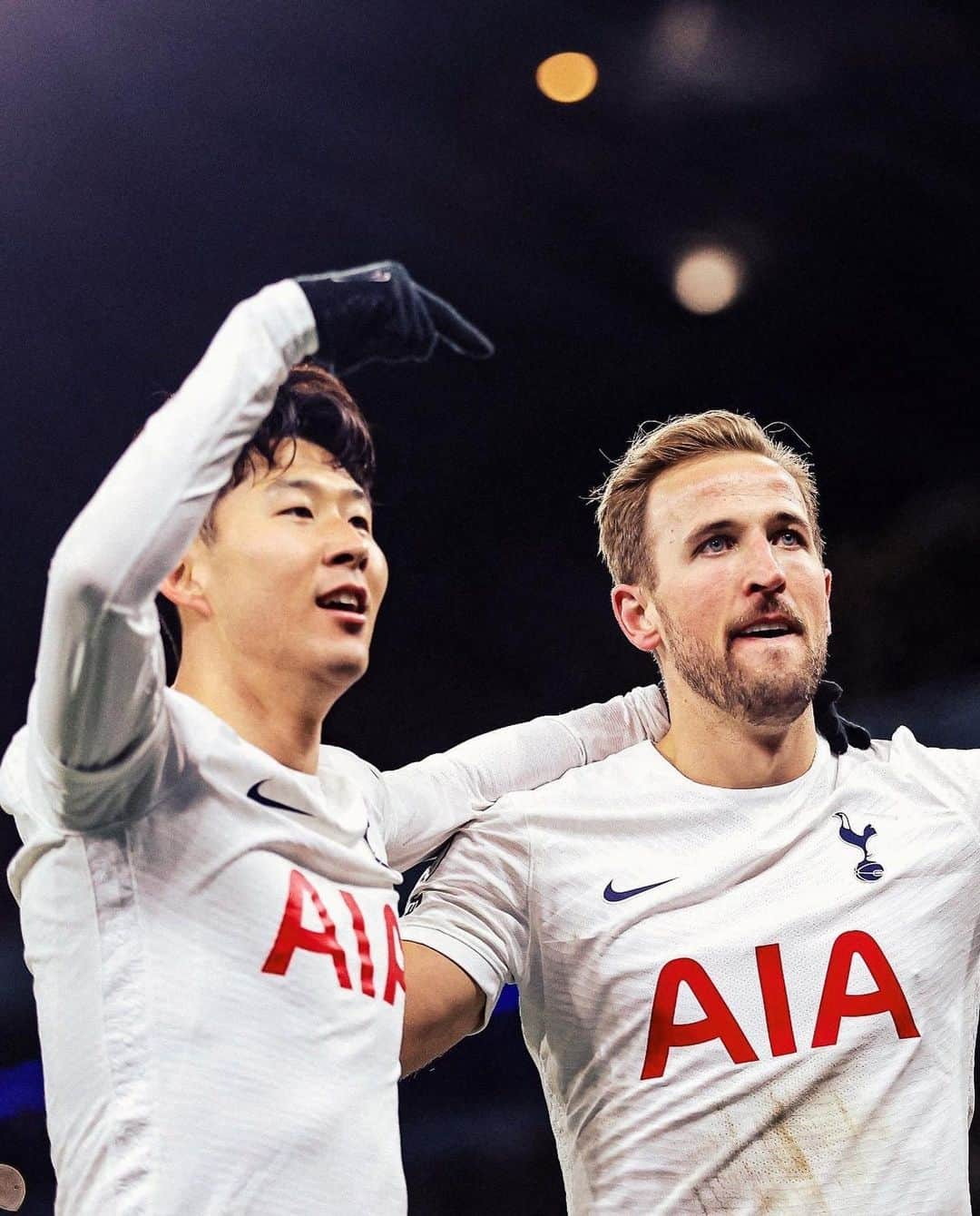 ソン・フンミンのインスタグラム：「Congratulations on this amazing record @harrykane it is an honour for me to play by your side. This is a reward for how much practice and work you put in everyday. So many goals scored and so many more to come!! 😁 #COYS」