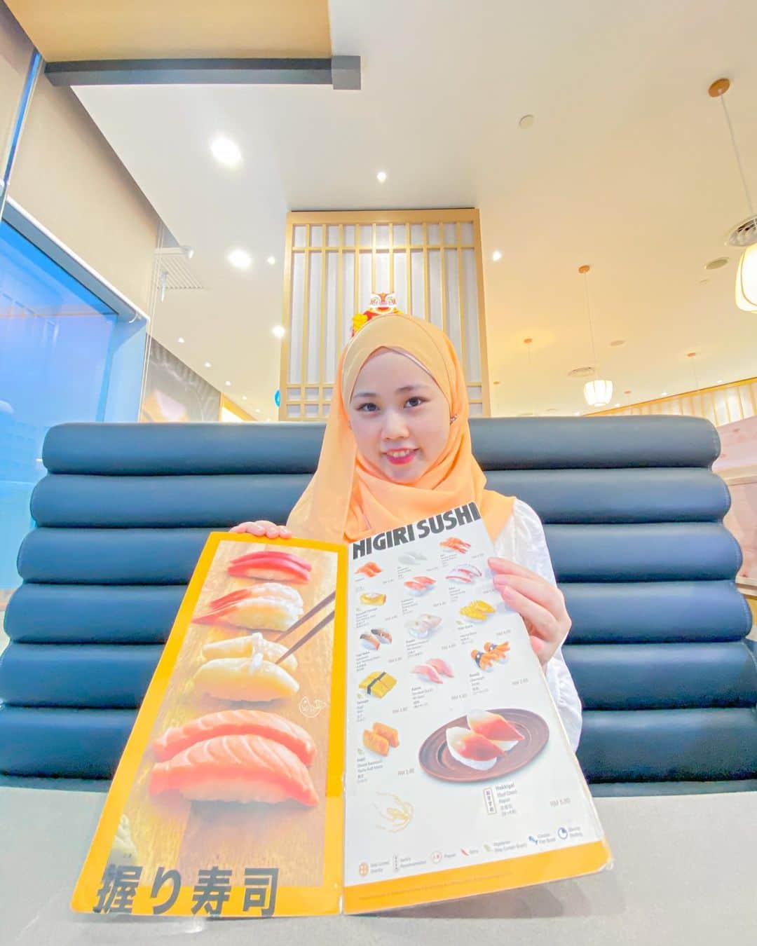 sunaのインスタグラム：「\Genki Sushi in Malaysia/  I went to Malaysian conveyor belt sushi "Genki Sushi".  Wieners and hamburgers are not seen at Japanese sushi restaurants actually, so there is an interesting menu and I feel like this is Malaysia !🤣  I ate chirashi sushi for the first time in a while. You can easily eat Japanese food in Malaysia, so I don't feel like I'm living abroad at all.  #Malaysia #Ramadan #Muslim #Muslimrevert #islam  #malaysian  #indonesia」