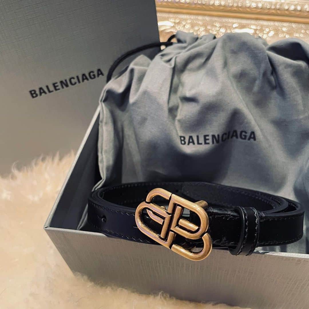 のインスタグラム：「♡  最近の購入品💸  #balenciaga#belt#fashions#ハイブランド#バレンシアガ#ベルト#ファッション#海外セレブ#海外ファッション」