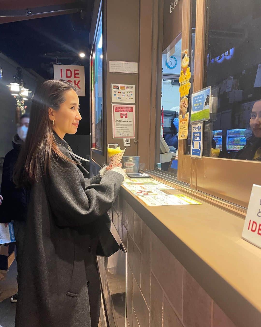 小嶋梨奈のインスタグラム：「夫の仕事がてらに久しぶりのアウトレット。 テーマパークみたいなわくわく感w  #お出かけ」