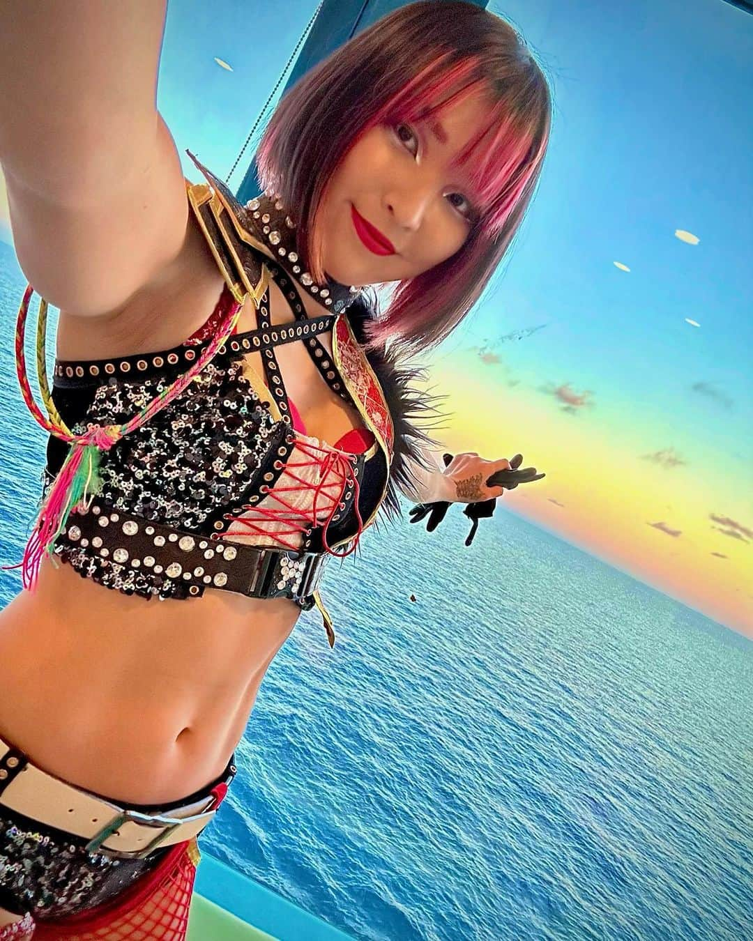 志田光さんのインスタグラム写真 - (志田光Instagram)「What a great cruise!! Thank you all ⛴✨ #jerichocruise #aew #hikarushida」2月6日 21時37分 - shidahikaru