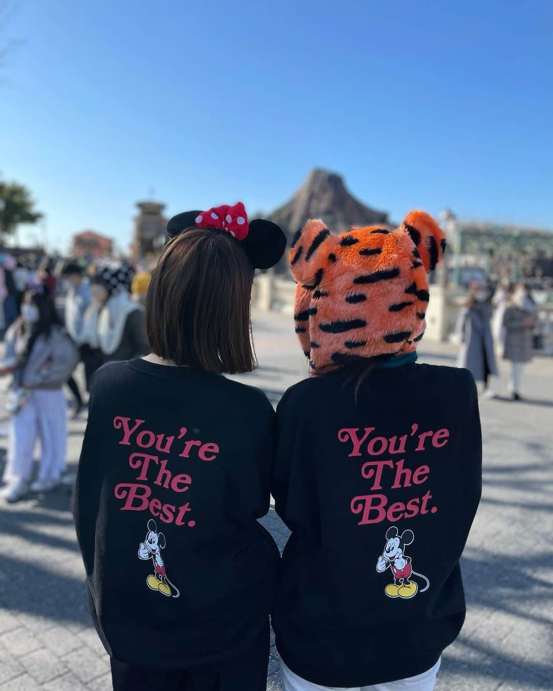 保木ちひろさんのインスタグラム写真 - (保木ちひろInstagram)「🐭🏰🖤 兄妹みたい👦🏻👧🏻 実は母達も密かにお揃いしてました👥 #ディズニーランド #ディズニーシー」2月6日 21時43分 - hokichihiro