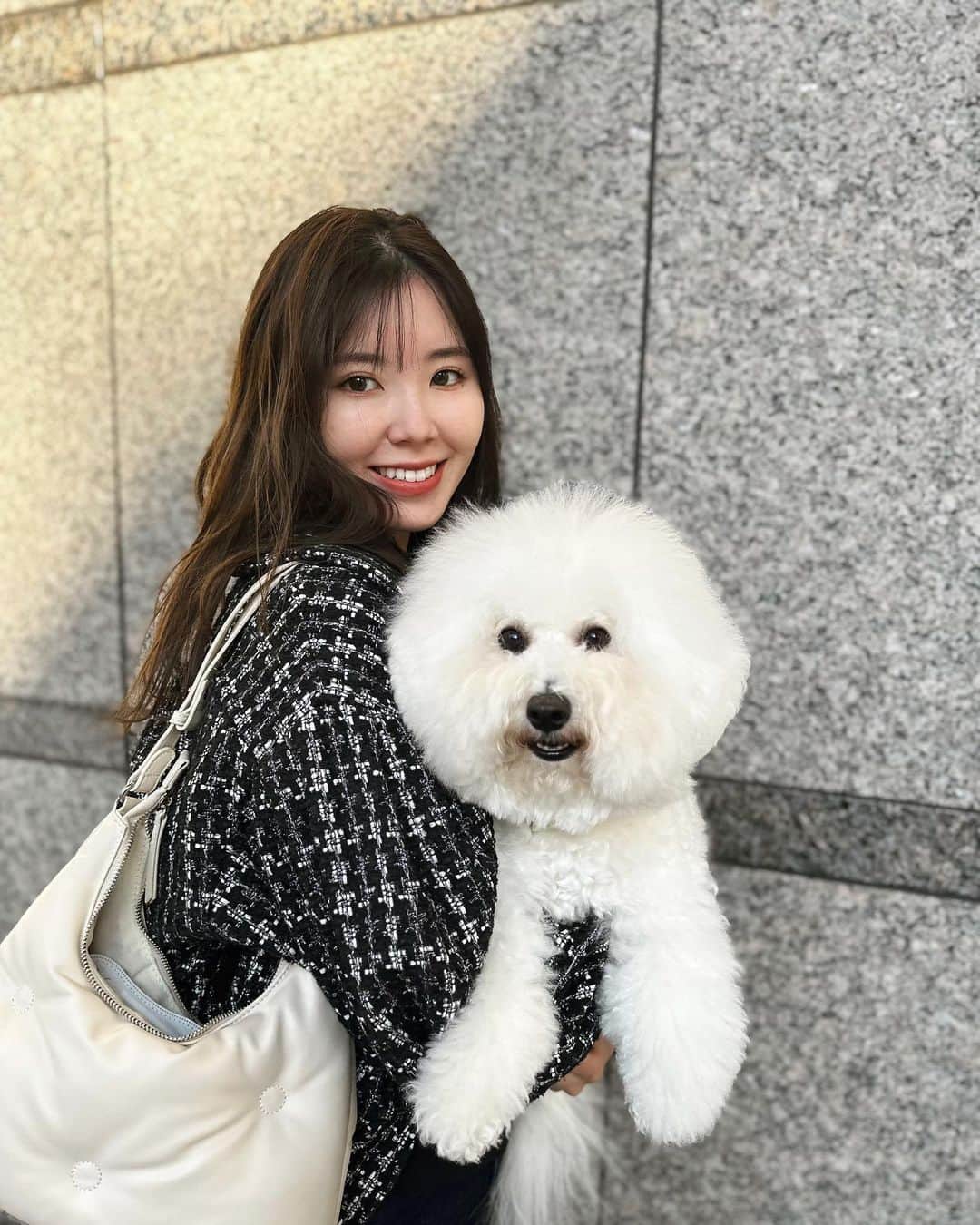 金子栞のインスタグラム：「先日、1年半以上ぶりのホワイトニング🦷へ。 もちもかなり良いし、行くと絶対に綺麗に白くなるから凄い。  🦷 @teethart4618  🐶 @わんころ2号  #ティースアート #ホワイトニング」