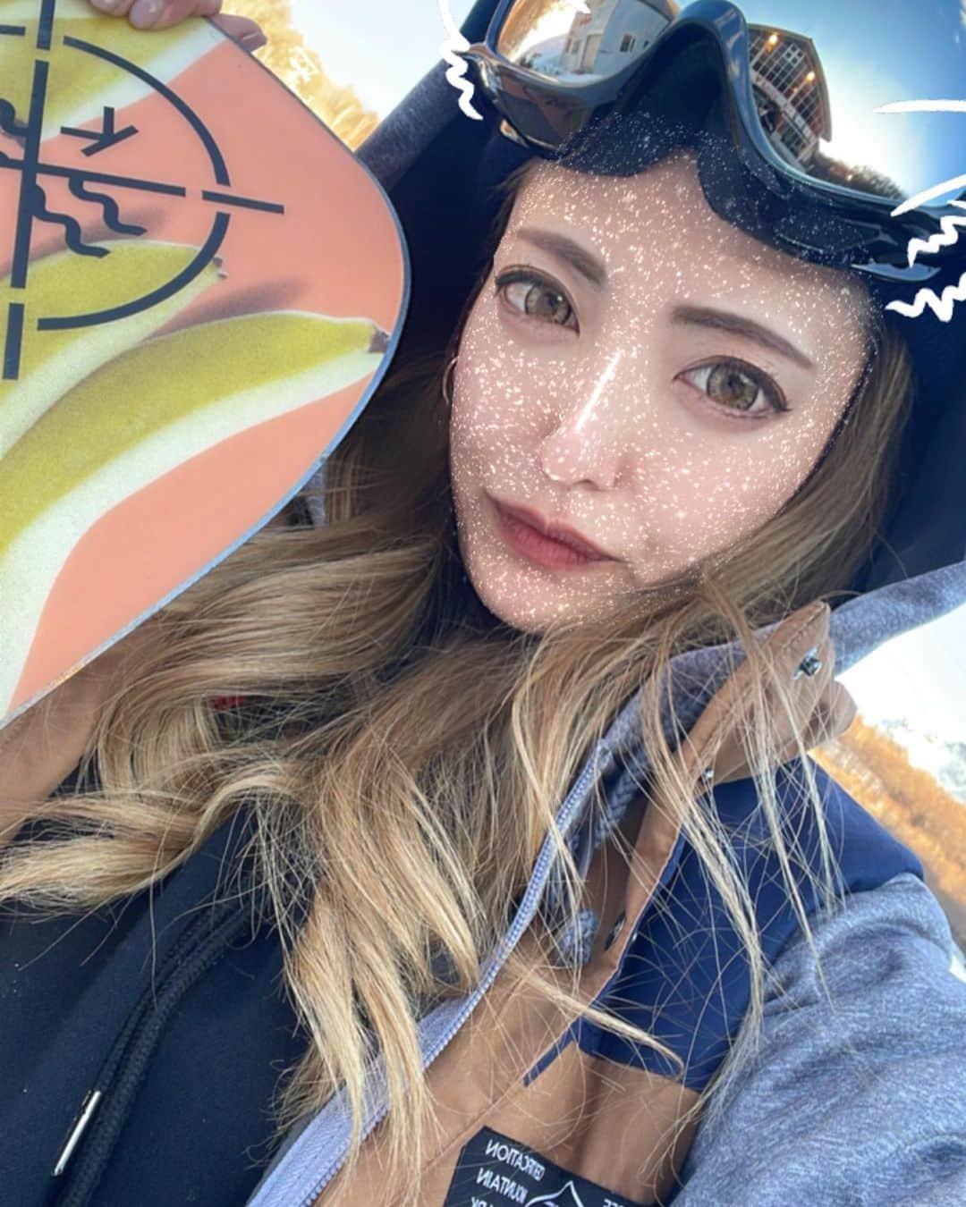 𝙴𝚁𝙸𝙲𝙰𝙽のインスタグラム：「． ☃️❄️☃️  コロナで行けなかったスノボに久々に行ってきた🤍  娘にスパルタになりすぎて 自分滑り足りなかった 最後の写真は鬼教官の図🫢笑  天気ピーカンで最高でした😈  それより鬼混みだったな  冬はスノボ🍺 春夏秋はゴルフ🍻🌈  K2のバナナお気に入り💖🍌𓏸𓈒  #スノボ#タビジョ#フィットネス #ナイキ #Gかっぷ#ゴルフ女子#ダイエット #ゴルフ好きな人と繋がりたい  #むちむち#ラグビー  #筋トレ  #golf#fitness#gym#instagood #instapic #instalike #instagram #like #nike #K2 #snowboard#japan#love#loveyourself#ootd4nylonjp #japan @b_b_j.j @b.j__b.j」