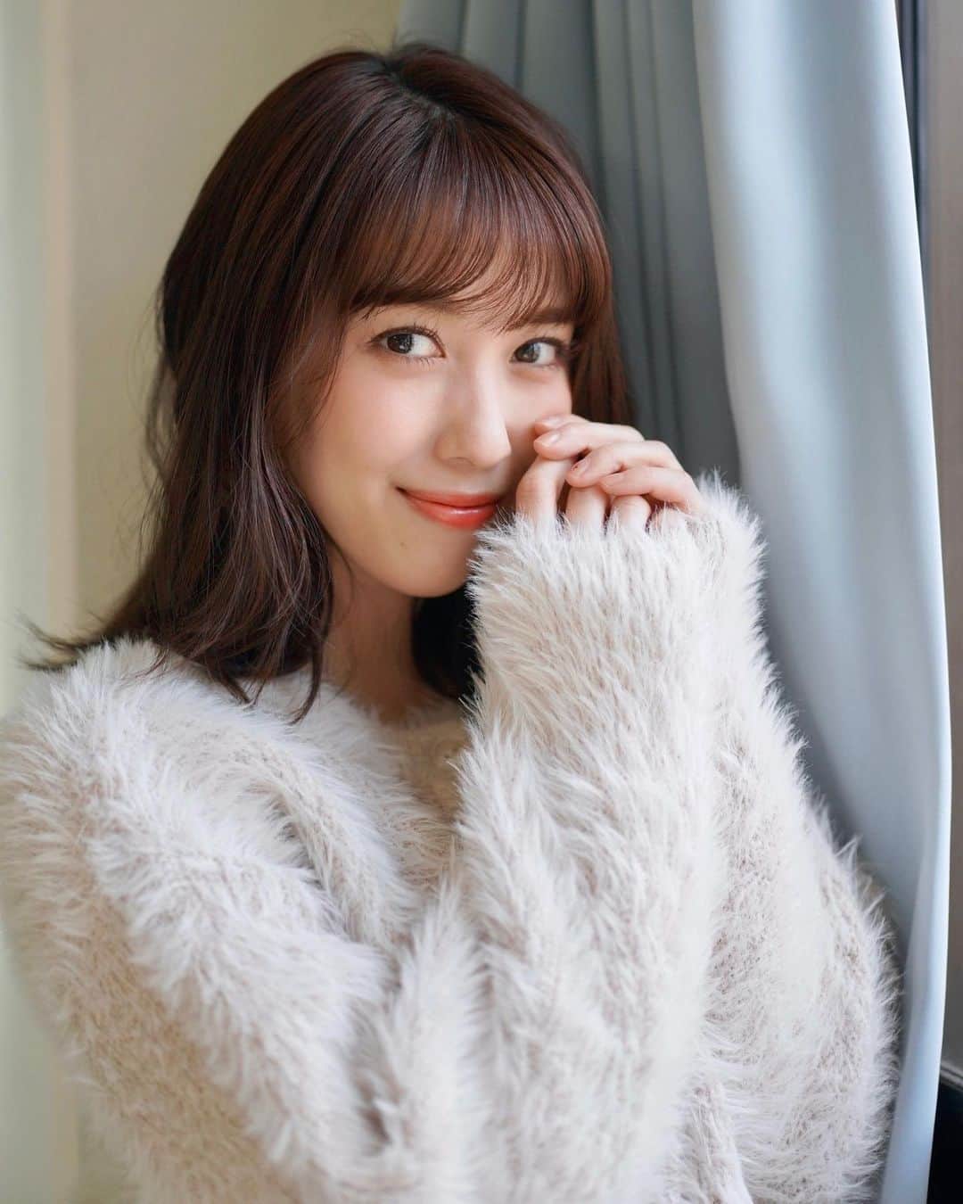 秦瑞穂のインスタグラム：「.  今日もお疲れ様ー😊  稽古オフで、今日中にやらなきゃいけない事とか沢山あって結局バタバタしてました😂  でも無事に完了！一安心✌️  明日からまた頑張るぞー🫡  .  #秦瑞穂 #follow #me #followme #japanesegirl #asiangirl #japan #tokyo #粉我 #偶像  #フォロー #フォローミー #ポートレート #写真  #被写体 #gn」