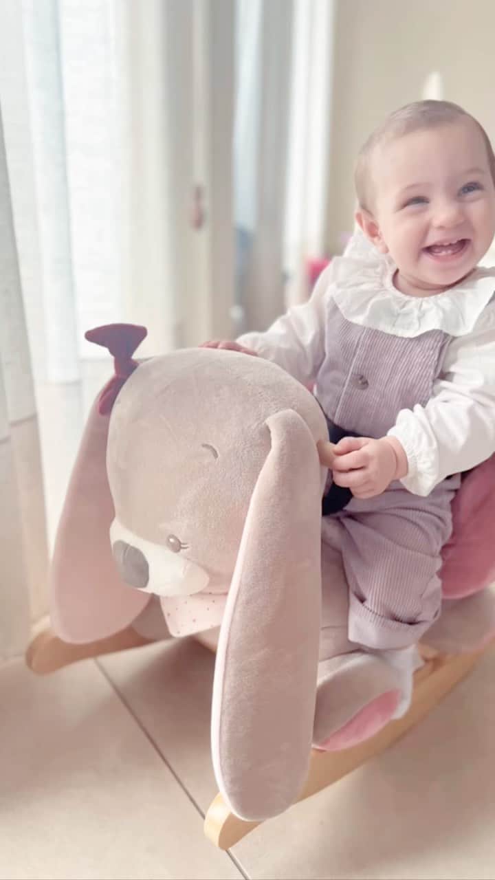 ミケーレ・カンポレーゼのインスタグラム：「Tanti auguri per il tuo primo anno di vita Rebecca Eva , ti vogliamo tanto bene ❤️ #happybirthday 🌈🦄」
