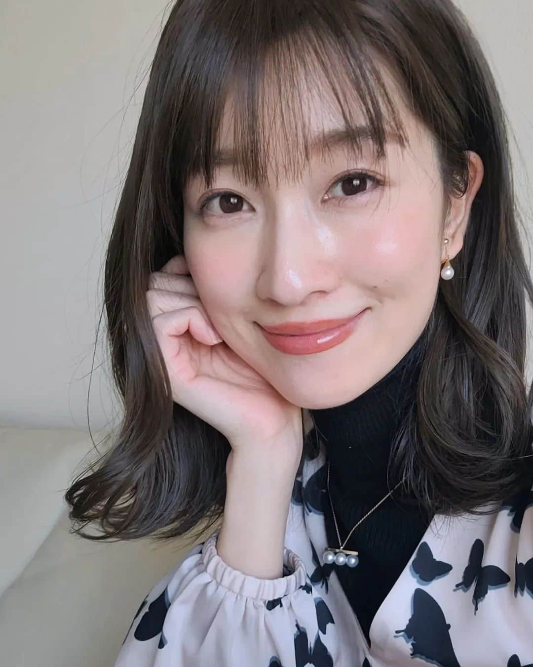 佐川愛果さんのインスタグラム写真 - (佐川愛果Instagram)「最近はカラーを暗めに設定(どうせまたすぐ抜ける笑) 髪を乾かす時間、息子に手がかからなくなったことに気付いたので久々に伸ばしてみようと試みています。が、そのうちまた切ってしまうような…笑  #ヘアカラー #トーンダウン #男の子ママ #髪型迷子」2月6日 22時41分 - aika728sagawa