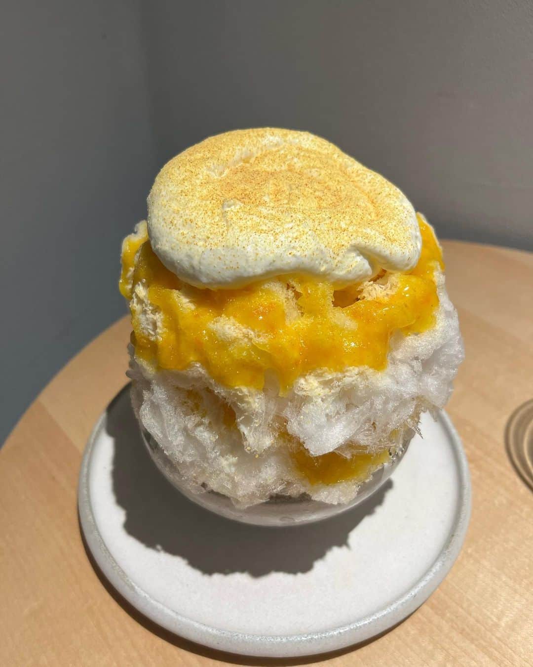 安藤あいかのインスタグラム：「かんきつかんきつはちみつおしゃれカルダモン？ 900円〜2,700円の氷たち🍧  #かき氷 #再熱」