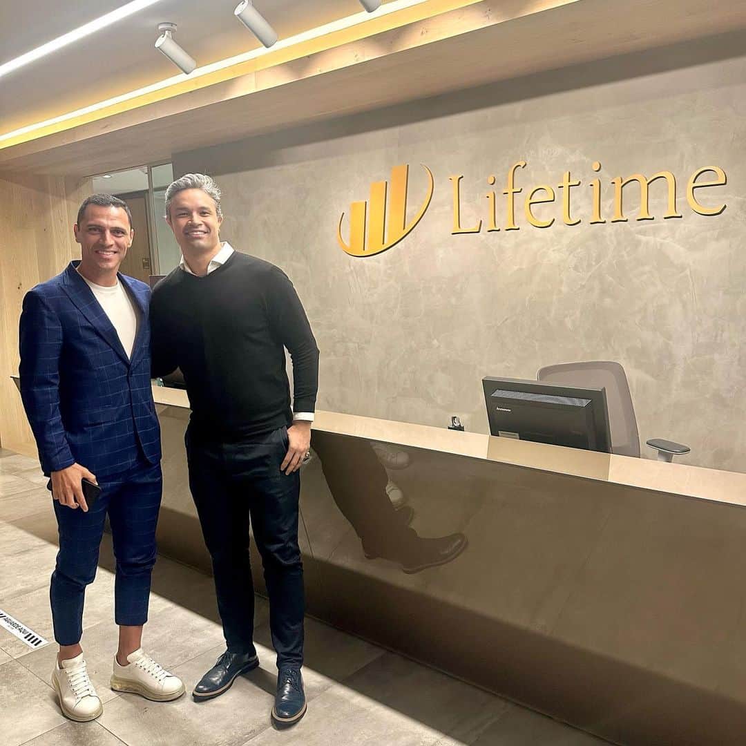 ロムロ・ソウザ・オレステス・カルデイラのインスタグラム：「Obrigado pela recepção @lifetimeinvestimentos e @duducearensedc 🚀🔥  @dg.rodrigues / @gabryelstrauch / @marciofonsecaflores   #Romulo #LifeTimeInvestimentos」
